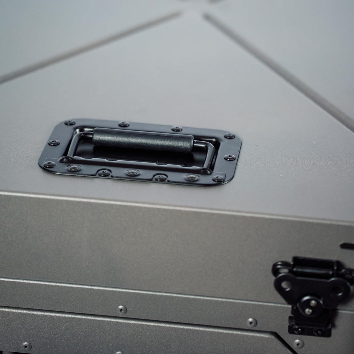 ROCK CREEK CRATES Collapsible Dog Crate: Meticulously Engineered, Durable Aluminum Construction, Non Slip Feet | 10 Year Warranty | Ideal for Indoor & Vehicle Use (White Snowfall, 30 Inch)